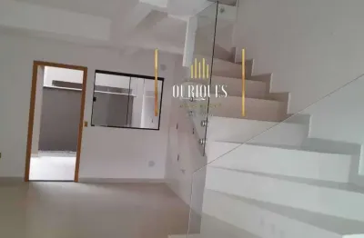 Geminado com 90m², possui 3 quartos sendo 1 suíte e 2 vagas de garagem.