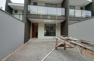 Belíssimo sobrado no loteamento santos dumont com 130m², 3 quartos sendo 1suíte.
