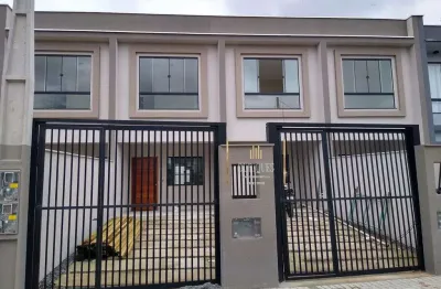 Sobrado geminado com 100m², 3 quartos sendo 1 suíte e piscina.