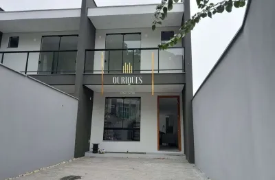 Belíssimo sobrado no loteamento santos dumont com 115m², 3 quartos sendo 1suíte.