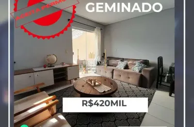 Sobrado geminado com 75m² possui 7m de abertura e 3 quartos.