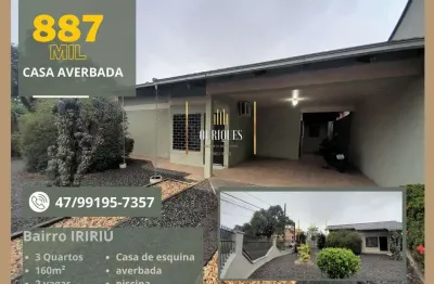 Casa plana Averbada, com piscina, possui 3 quartos. Aceita permuta por apto.