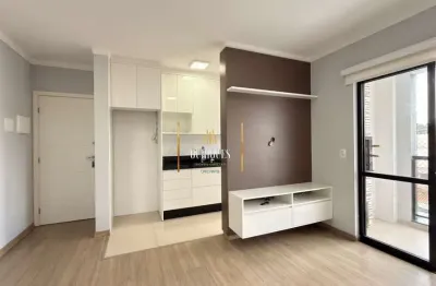 Apartamento semimobiliado com 55m², possui 2 quartos sendo 1 suíte e 1 vaga.
