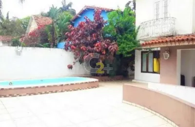 Casa à venda no pacaembu com 320m, 3 quartos, 1 suíte e 2 vagas