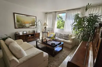 Apartamento à venda em moema 131m², 3 quartos, sendo 1 suíte e 1 vaga de garagem.