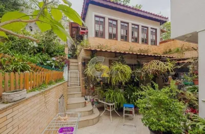 Sobrado à venda na sumaré com 3 quartos, sendo 1 suíte e 2 vagas