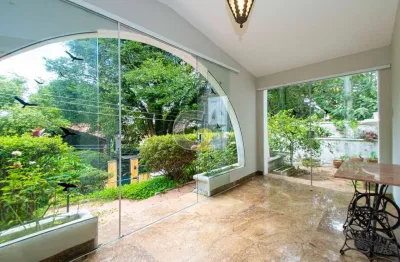 Casa Terrea á venda no bairro da  Sumaré com 3 quartos, 1 vaga de garagem