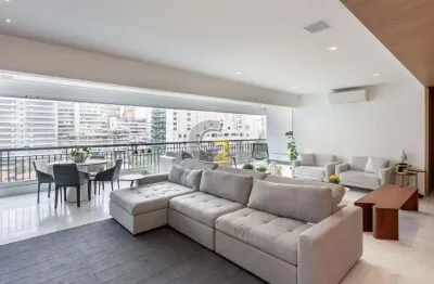 Apartamento à venda na Vila Mariana com 4 suítes, 226 m² e 223 m² privativos