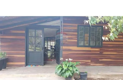 Sítio de luxo em cachoeirinha: 3000m² + piscina e lago