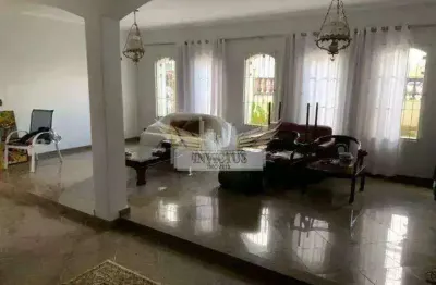 Sobrado com 4 Dormitórios para Comprar, 276m² - Campestre, Santo André/SP.