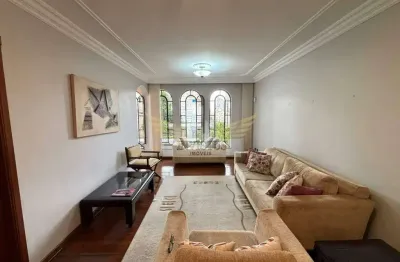 Casa Assobradada com 4 Quartos para Comprar, 235m² - Bairro Jardim, Santo André/SP.
