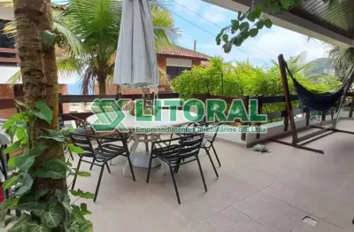 Casa com vista mar - em condomínio fechado a 200 metros da praia