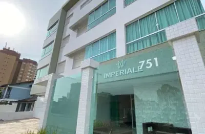 Lindo apartamento com excelente pradão construtivo no centro de tramandaí