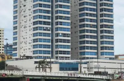 Apartamento mobiliado e decorado com 2 dormitórios, sendo 1 suíte no centro de tramandaí