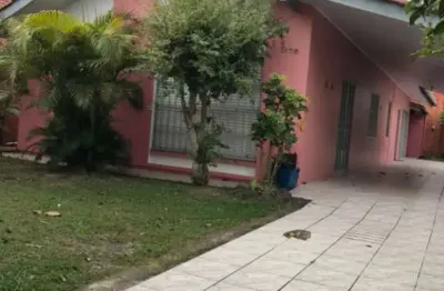 Casa com localização privilegiada no centro de tramandaí
