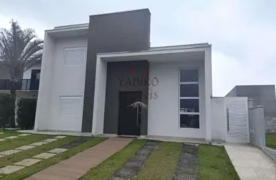 Casa de condomínio com 4 suites e piscina maravilhosa!!