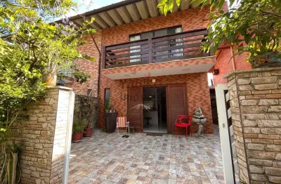 Casa em világio pé na areia com 03 dorms, maitinga, bertioga.