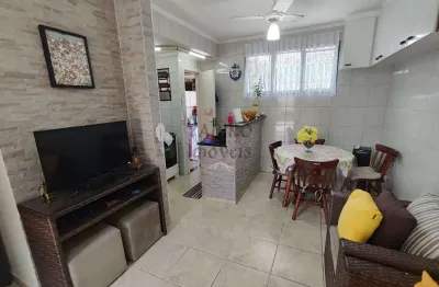 Casa em világio perto da praia, com piscina e mobiliado.