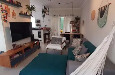 Casa em világio com 03 dormitórios, 01 vaga, quintal privativo.