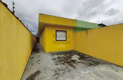 Casa térrea com 02 quartos, quintal, 02 vagas em bertioga.
