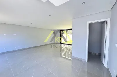 Sobrado Alto padrão em condomínio fechado medindo 123 m² no Campo Pequeno em Colombo, PR
