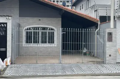 Casa com 2 quartos para alugar na Rua Paumaris, 282, Tupi, Praia Grande