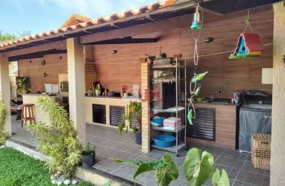 Casa linear com 5 quartos e 4 suítes com quintal, piscina e espaço gourmet - boqueirão - saquarema - rj