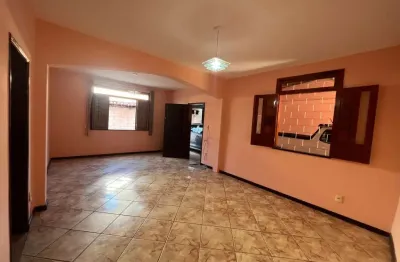 Casa com 4 quartos à venda no Stiep, Salvador 