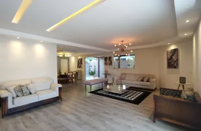 Casa duplex com 5 quartos, 533m² de terreno, na estrada do coco!