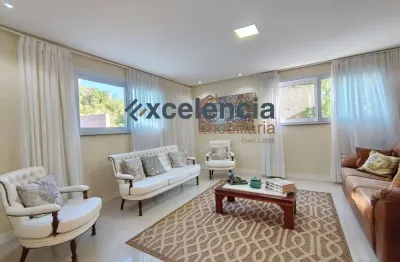 Casa triplex com 3 suítes, 524,70m2 de terreno, na estrada do coco!