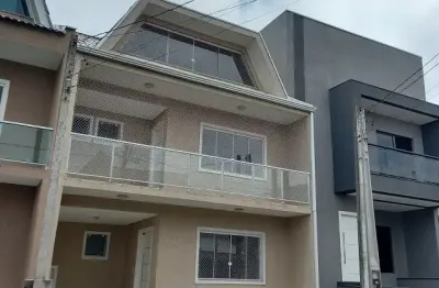 Sobrado triplex em condomínio fechado para locação no bairro pinheirinho