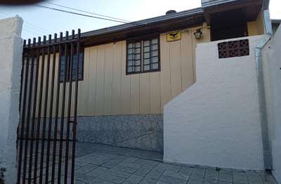 Casa com 2 quartos para alugar na Rua Juarez Antônio Mattei, 449, Xaxim, Curitiba