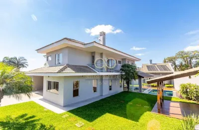 Casa com piscina e espaço gourmet em santa felicidade