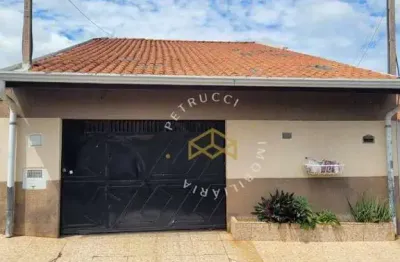 Casa com ótimo aproveitamento de espaço, ideal para quem busca conforto e praticidade.