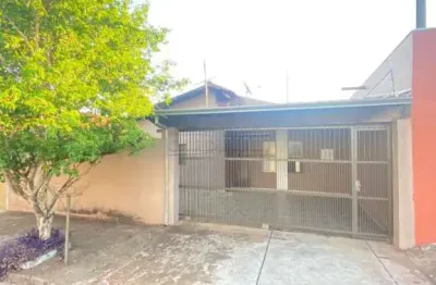 Imóvel com 3 dormitórios com garagem coberta próximo a ufscar.