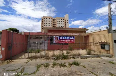 Casa com 3 quartos para alugar na Avenida Feijó, 1109, Centro, Araraquara