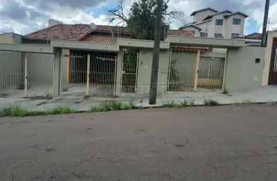 Casa com 4 quartos para alugar na Rua José Duarte de Souza, 559, Jardim Santa Paula, São Carlos