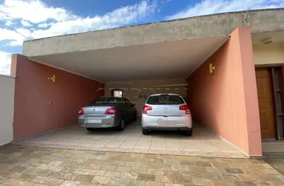 Casa com 3 quartos à venda na Rua Tiradentes, 463, Jardim Macarengo, São Carlos