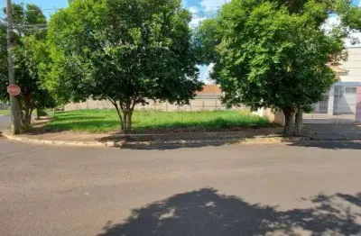 Terreno à venda na Avenida Antonio de Freitas Gouvêa Filho, Jardim Residencial Maggiore, Araraquara