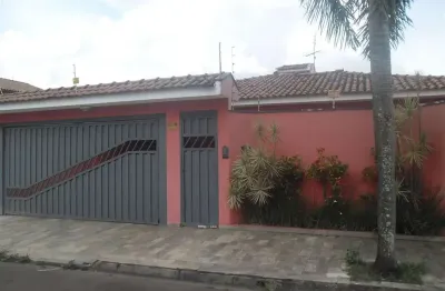 Casa com 2 dormitórios e 1 suíte no Jardim Acapulco próxima a UPA Santa Felícia em São Carlos