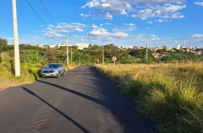 Terreno à venda na Rua Pedro Teixeira Pinto, S/N, Jardim Guanabara, São Carlos