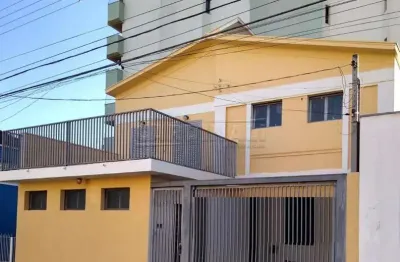 Casa sobrado com 3 dormitórios e 1 suíte no centro próximo a pizzaria hut em são carlos