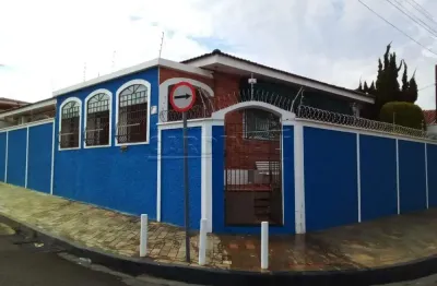 Casa com 3 quartos para alugar na Rua Antônio Botelho, Esquina, 815, Vila Prado, São Carlos