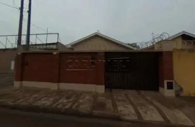Casa com 2 quartos para alugar na Rua Diógenes Muniz Barreto, 384, Centro, Araraquara