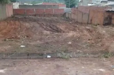 Terreno à venda na Rua Regina Célia Silva Vasconcelos, s/n, Cidade Aracy, São Carlos