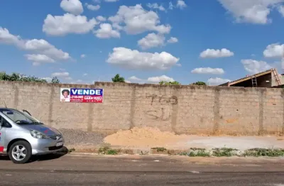 Terreno à venda na Avenida Pedro Grecco, Quadra 32 Lote 22, Parque das Hortências, Araraquara