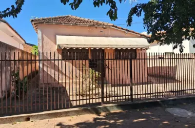 Casa com 2 quartos à venda na Rua Itália, Atras Da Igreja Sao Geraldo, 2876, Centro, Araraquara