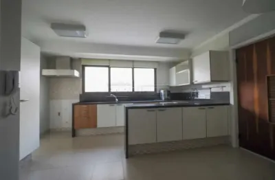 Lindo apartamento com 226m2 sendo 1 por andar no coração do cambuí.