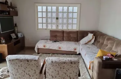 Casa com uma excelente localização e uma área de lazer aconchegante!