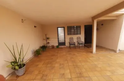 Casa à venda por r$402.800,00 - 3 quartos, próxima à praça central